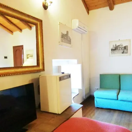 Zuccaro Bed & Breakfast 4*